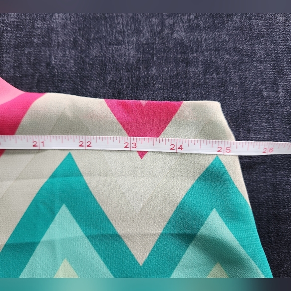 NWT Torrid Colorful Zig Zag Print Sophie Chiffon Double Layer Cami - Size 2 - Picture 4 of 5